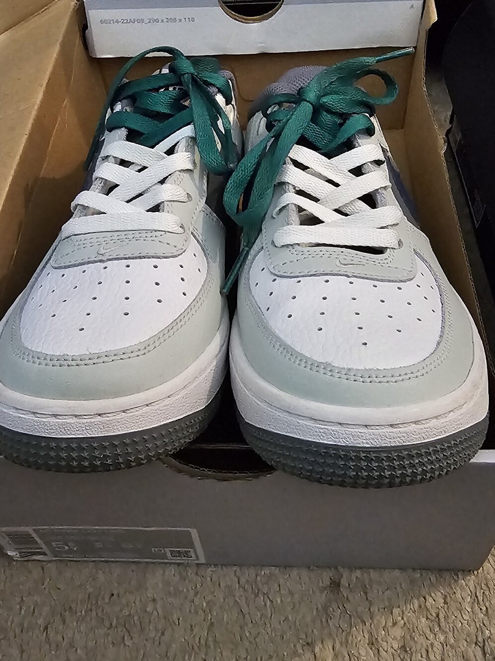Air Force 1 LV8 1 (GS) - Picture 7 of 9